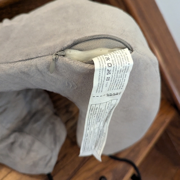 Cabeau Evolution Gray Travel Pillow Memory Foam Comfort New Never Used - Picture 11 of 14